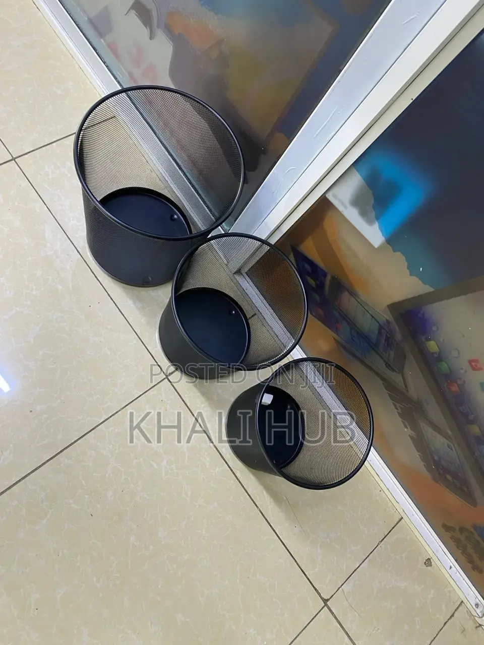 Round Mesh Dustbin.