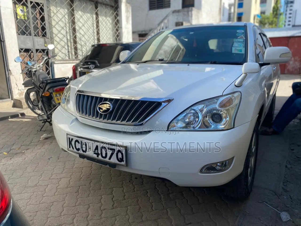 Toyota Harrier 2.4 2013 White