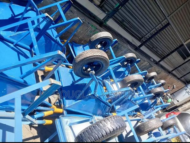 Heavy Duty Commercial Wheelbarrow ()