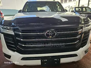 Toyota Land Cruiser 2024 White