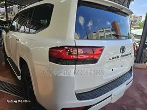 Toyota Land Cruiser 2024 White