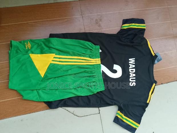 Quality Football Team Uniforms - thumbnail 3