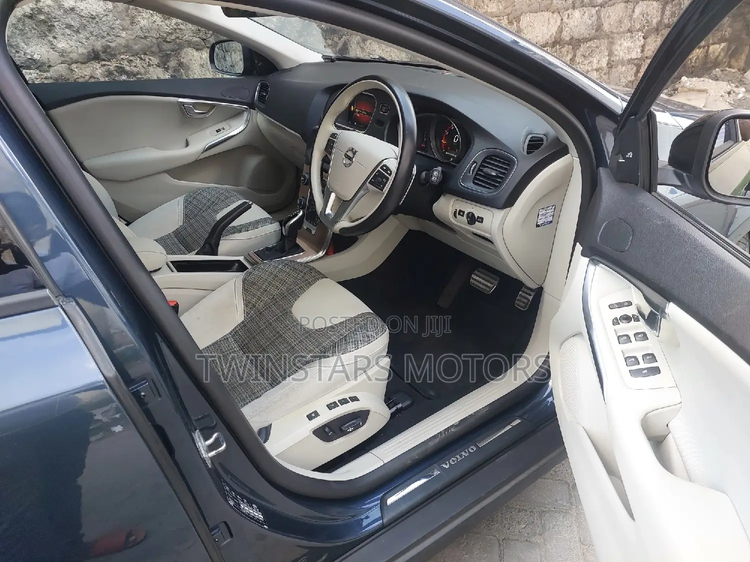 Volvo V40 2017 Gray