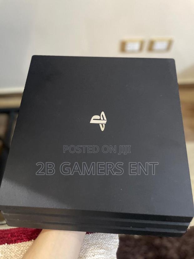 Chipped Ps4 Pro, 1tb . 21 Games - main view