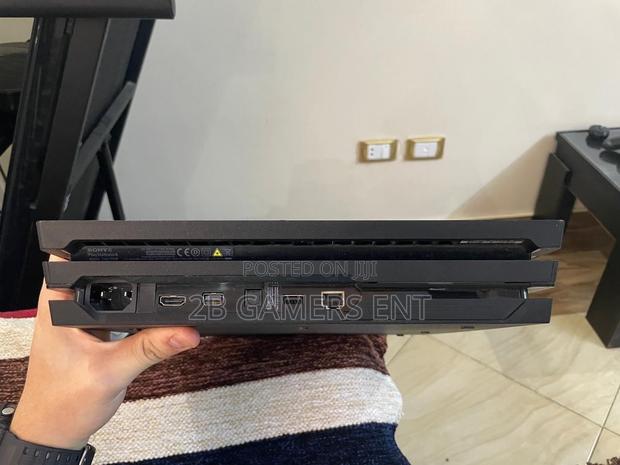 Chipped Ps4 Pro, 1tb . 21 Games - thumbnail 4