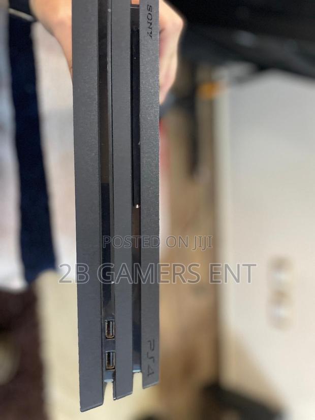 Chipped Ps4 Pro, 1tb . 21 Games - thumbnail 3