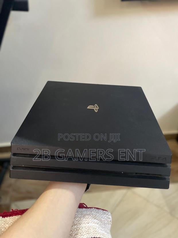 Chipped Ps4 Pro, 1tb . 21 Games - thumbnail 5