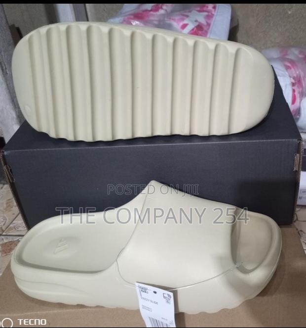 Yeezy Original Quality Unisex Sandal Slide - thumbnail 3
