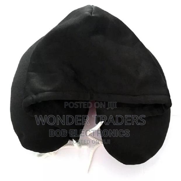 Travel Neck Pillow With Hood. - thumbnail 3
