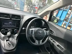 Toyota Ractis 2016 Brown