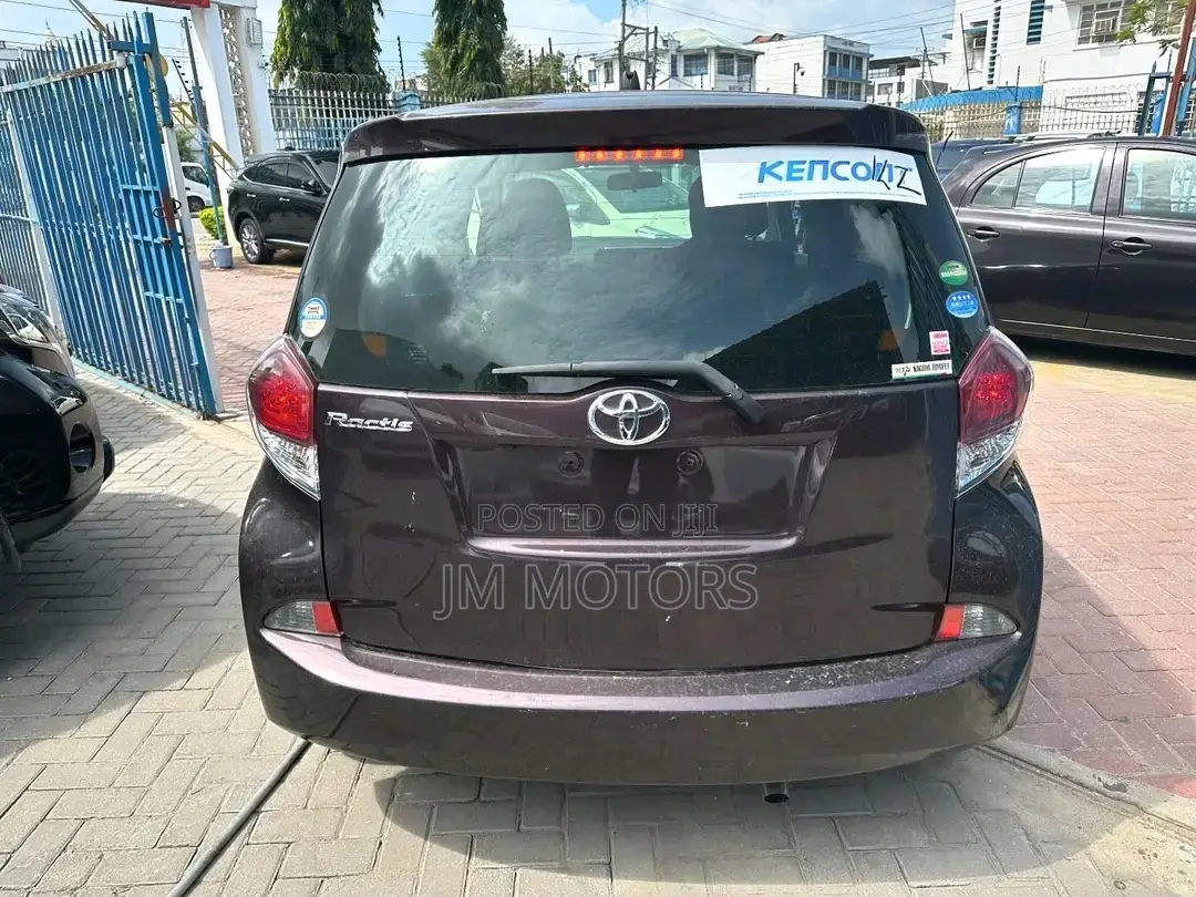 Toyota Ractis 2016 Brown