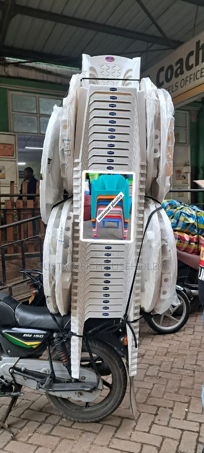 Armless Plastic Chairs With Plastic Tables