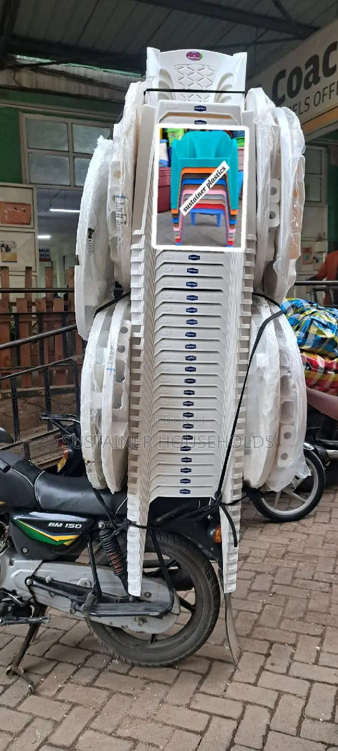 Armless Plastic Chairs With Plastic Tables