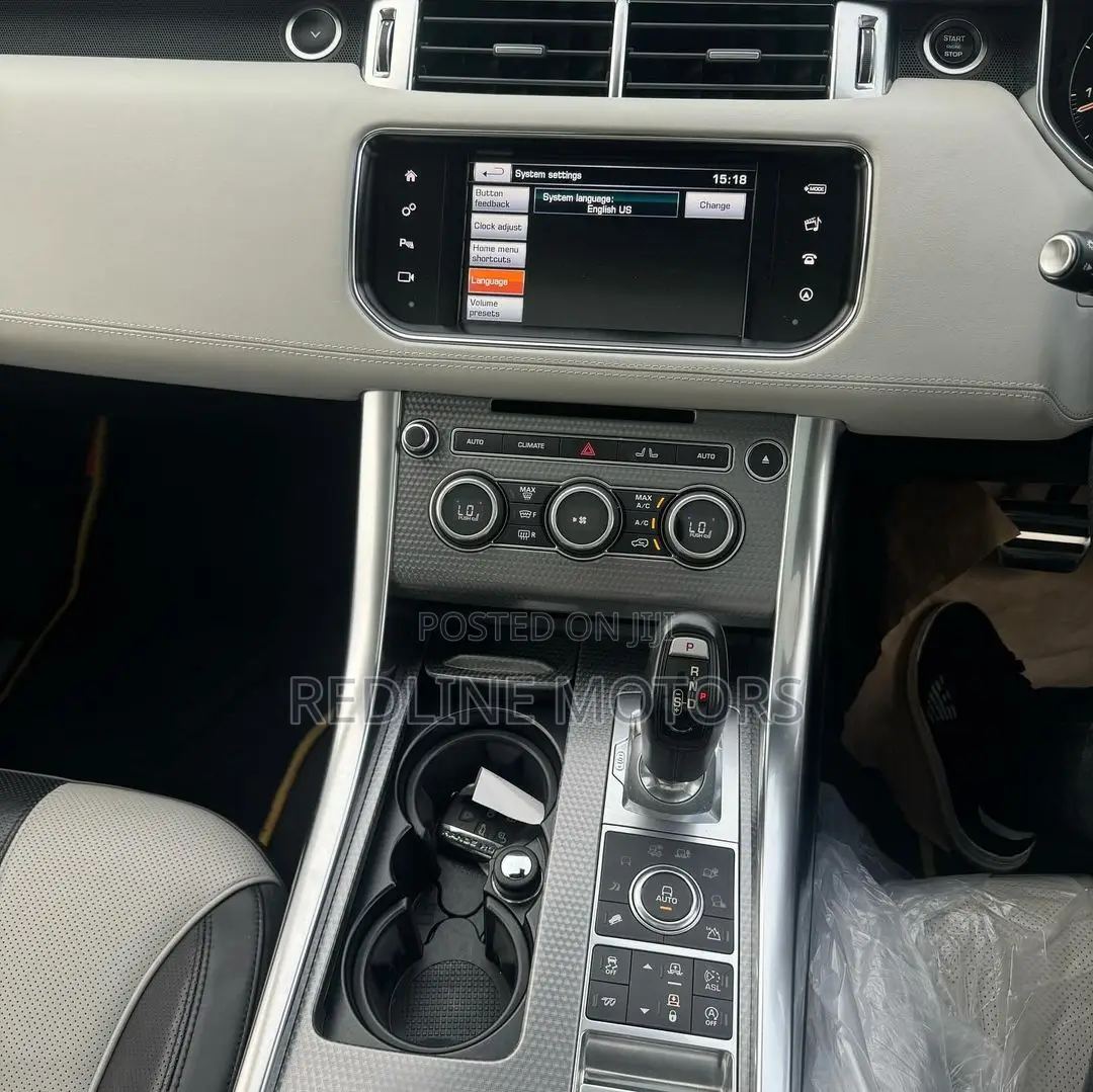 Land Rover Range Rover Sport SVR 4x4 (5.0L 8cyl 8A) 2017 White