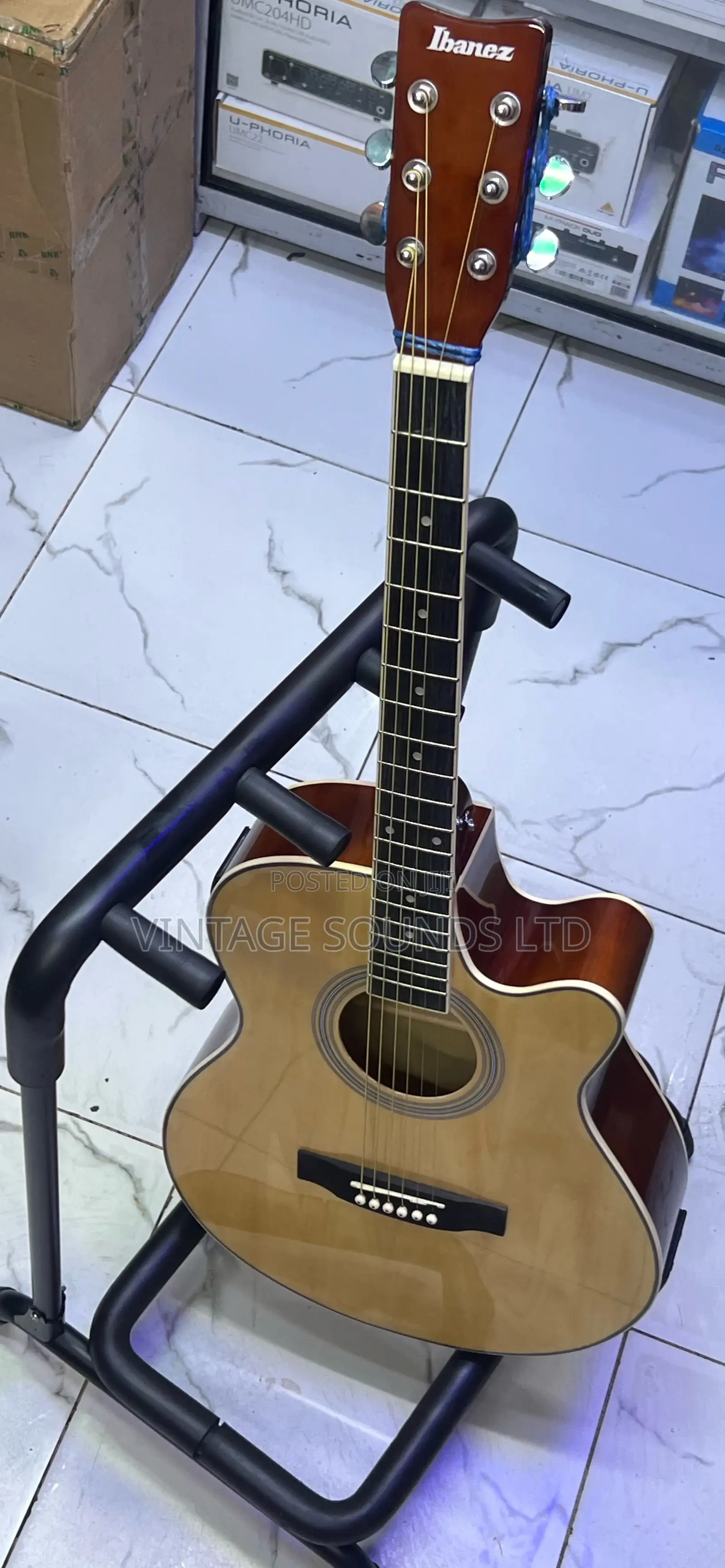 Guitar Stand / Guitar Stand (3 Space)