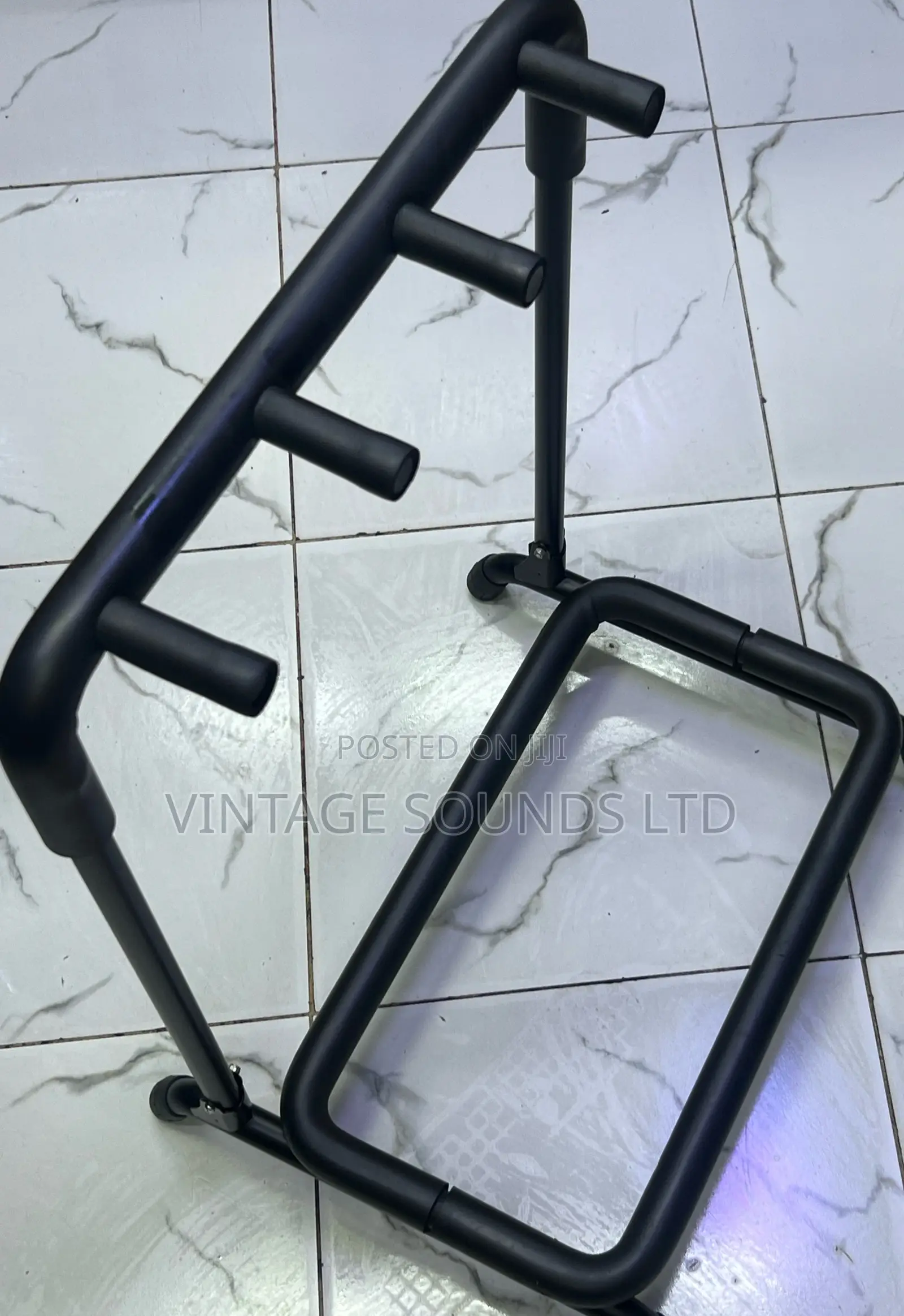 Guitar Stand / Guitar Stand (3 Space)