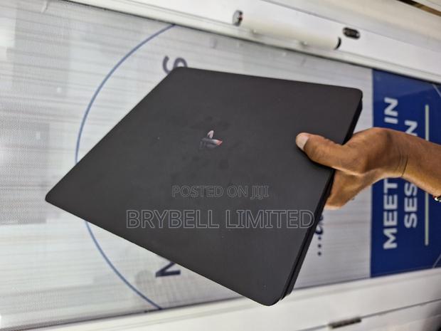 Sony Play Station 4 Slim - main view