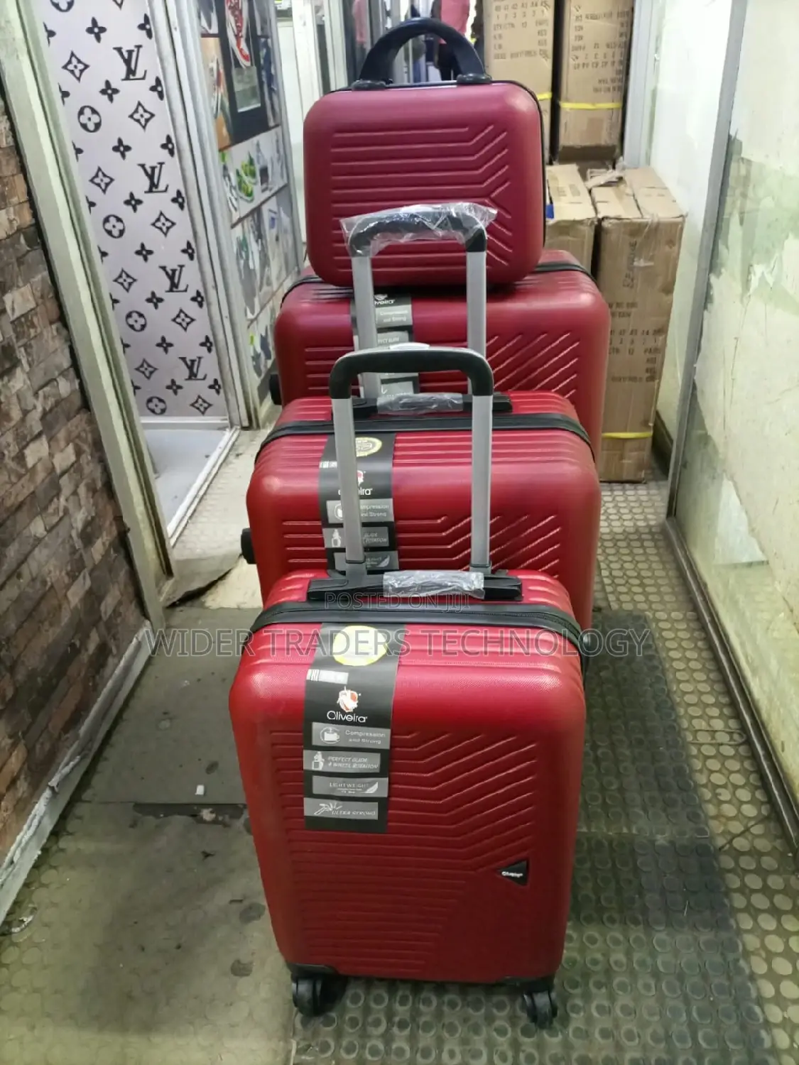 4 in 1 Luxurious Fibre Suitcasesize 3
Comprises of 4 PCS