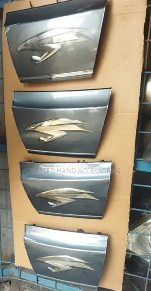 Grill Logo Harrier New Shape 2015