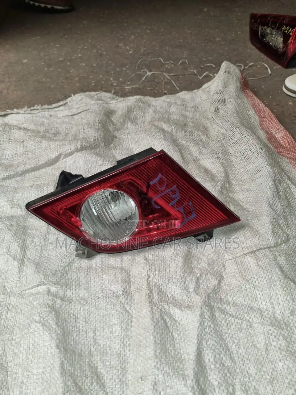 Nissan Fuga 2005 Bootlight