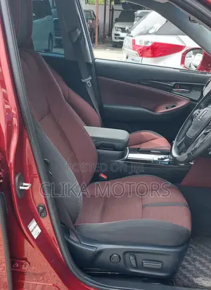 Toyota Crown 2017 Red