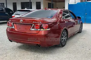 Toyota Crown 2017 Red