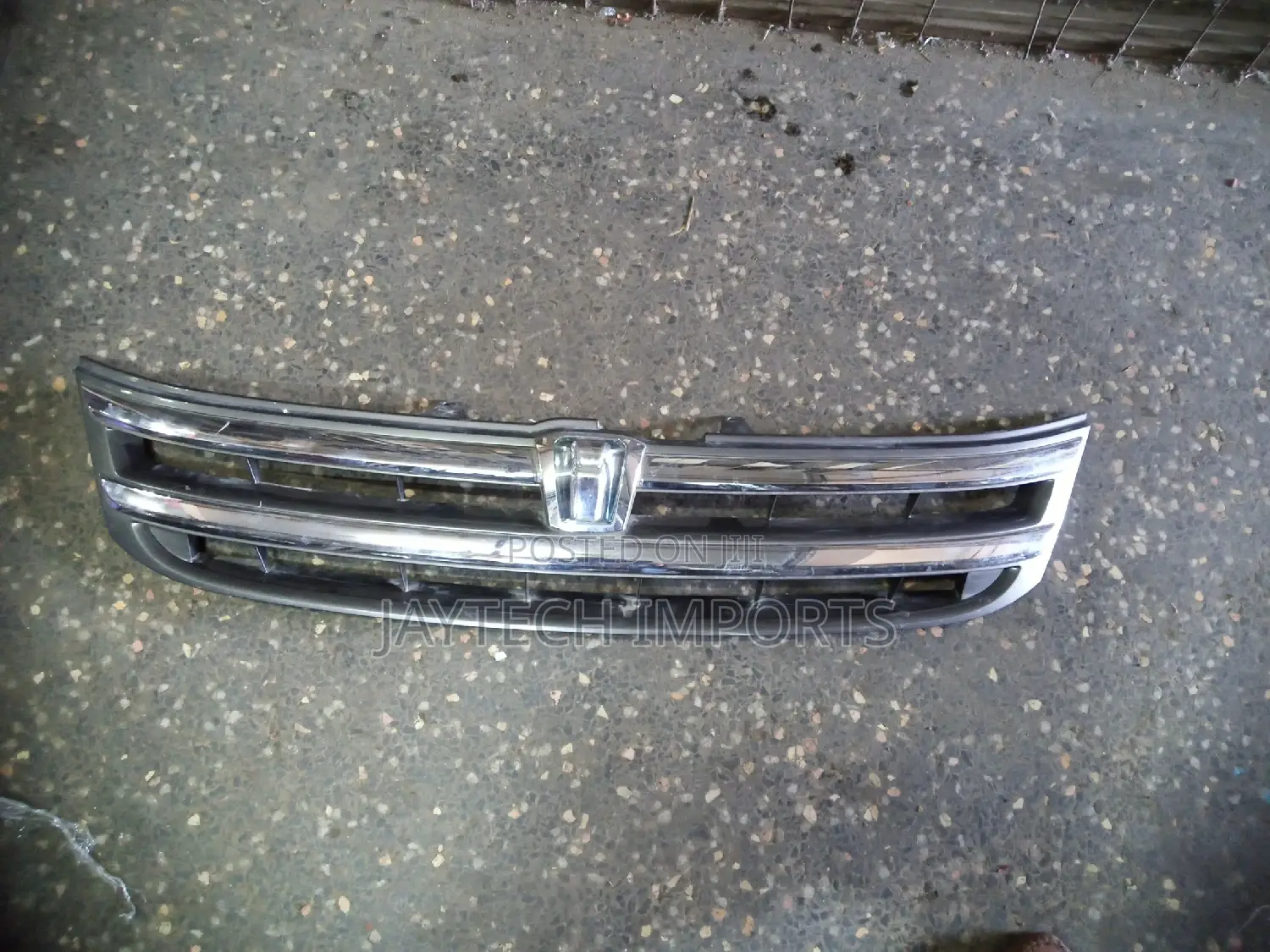 Toyota Isis 2012 Grill