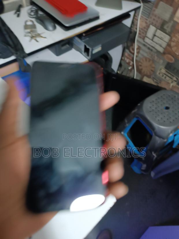 Apple iPhone XR 128 GB Red - thumbnail 3