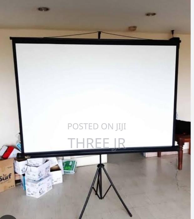 Nice Tripod Projection Screens Available for Sale Ts - main view