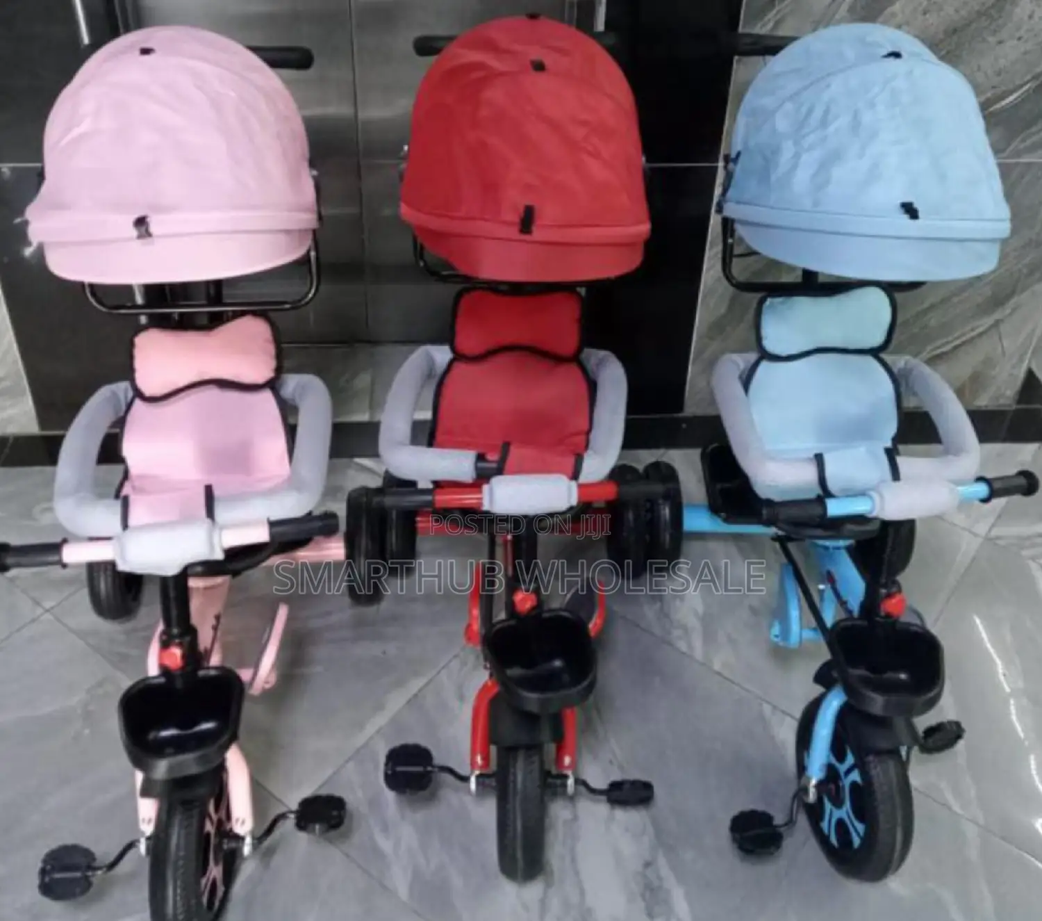 Tricycle With Canopy
Pushable Handle
Protective Side Bars*