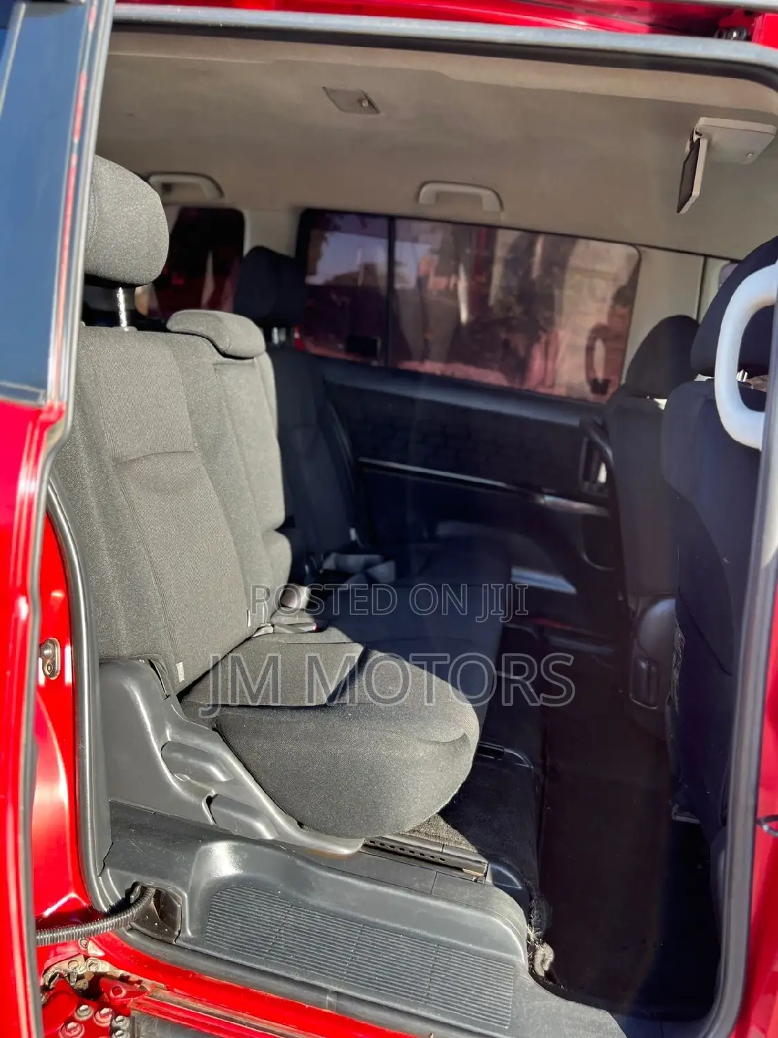 Toyota ISIS 2012 Red