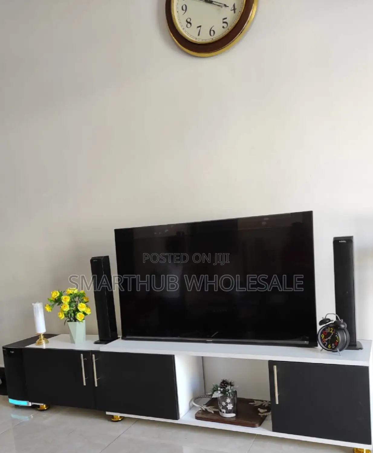 Tokyo Expandable Tv Stand 
Length Can Expand 6ft