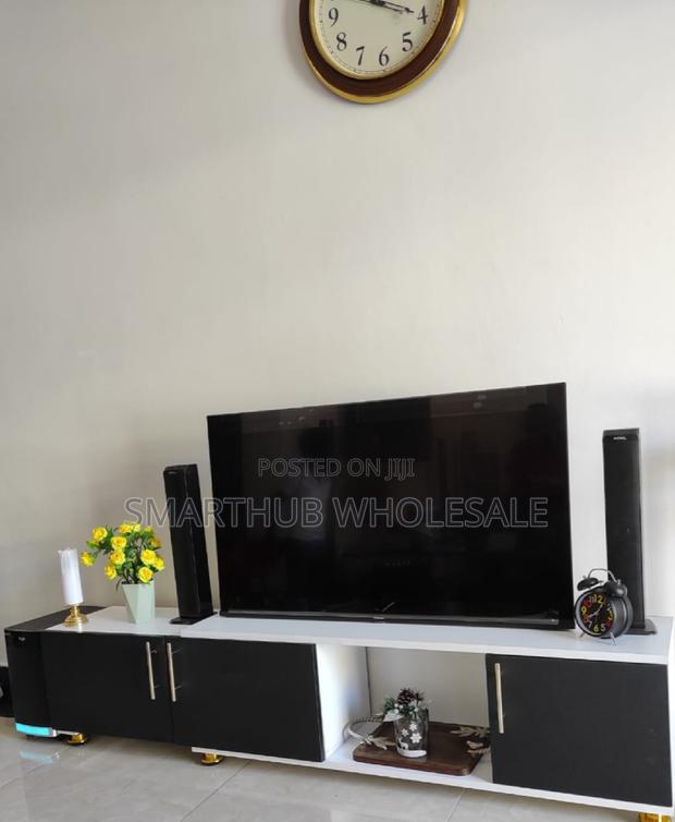 Tokyo Expandable Tv Stand 
Length Can Expand 6ft