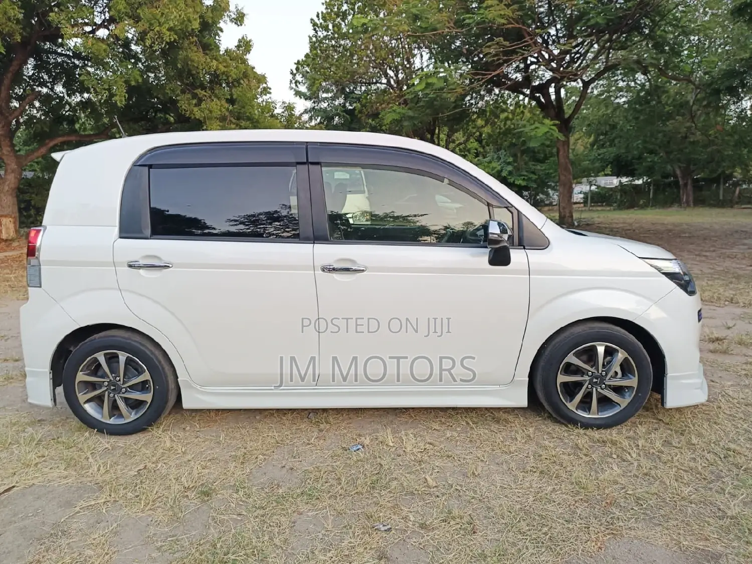 Toyota Spade 2017 White