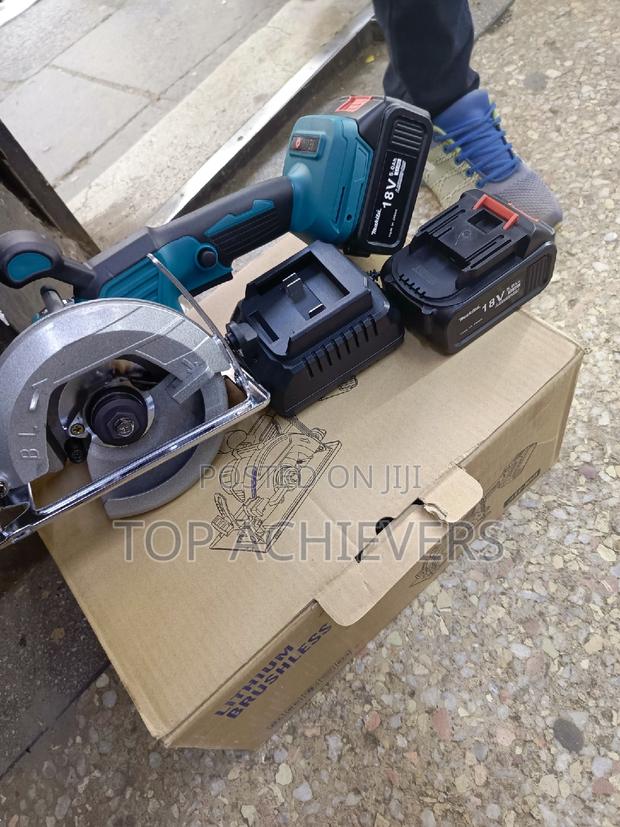 Makita Cordless Circular Saw - main view
