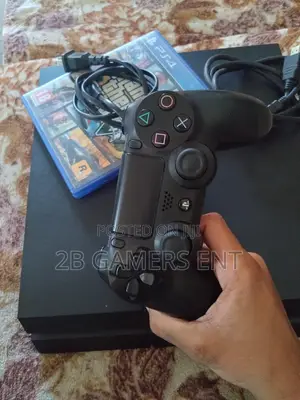 Play Station 4, Standard, GTA v Used
