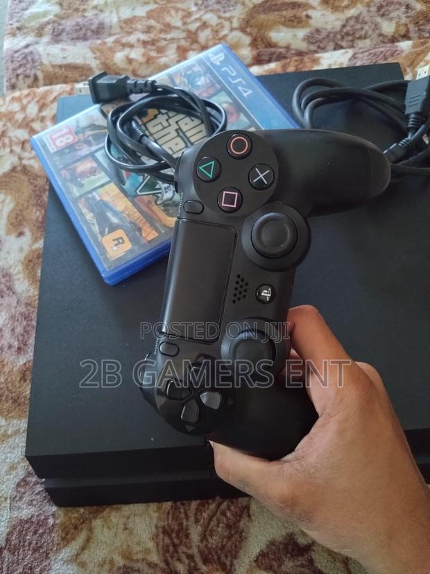 Play Station 4, Standard, GTA v Used - thumbnail 3