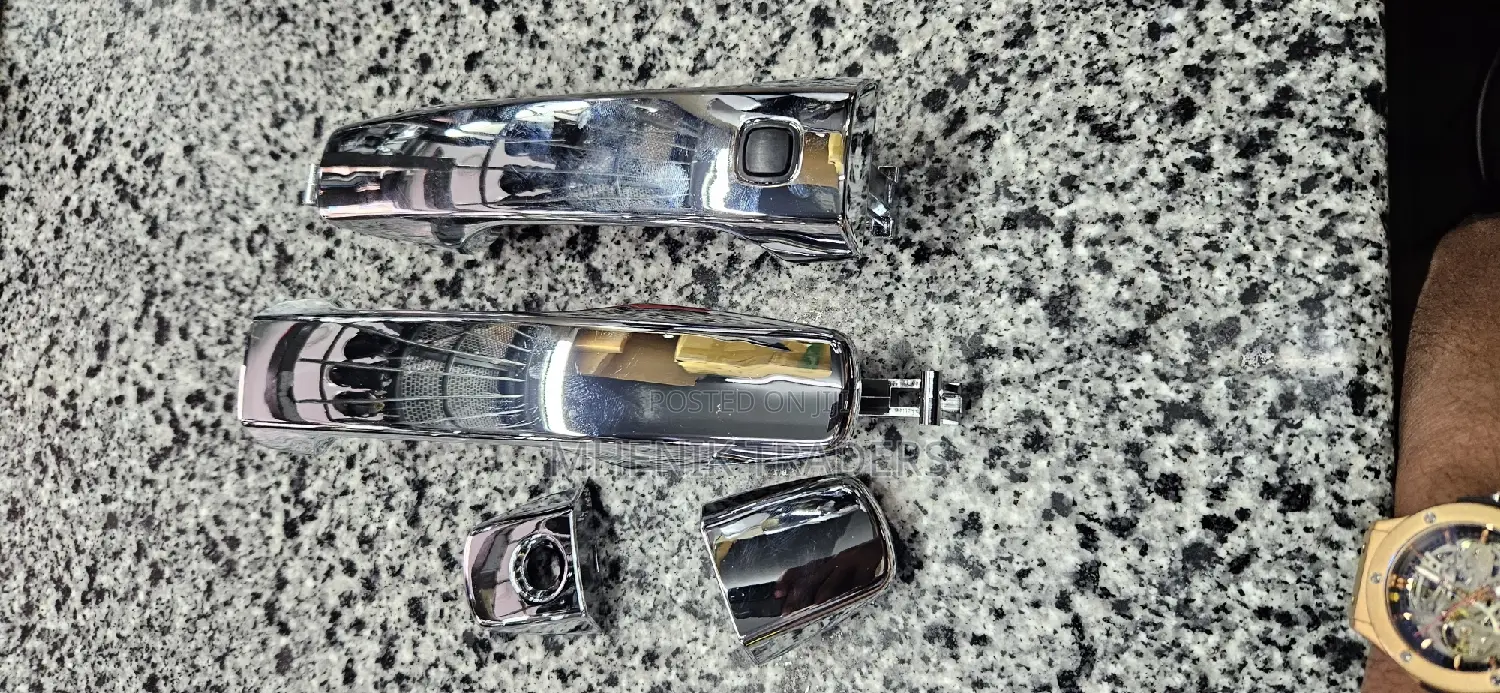 Chrome Outer Handles for Landcruiser V8