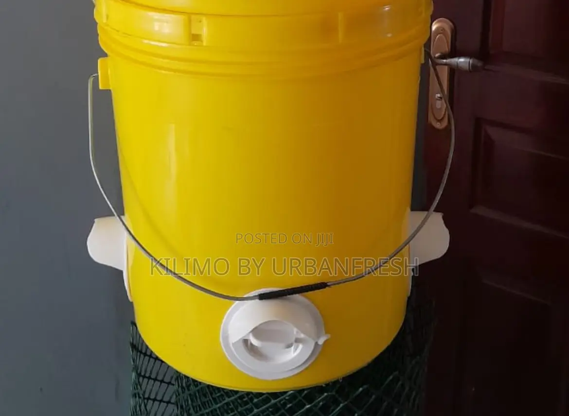 20 KGS Automatic Poultry Feeding Bucket 3 Slots