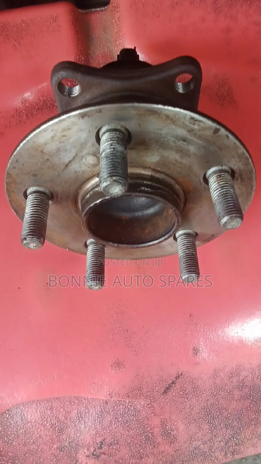Auris/ Rumion Rear 2wd Hub