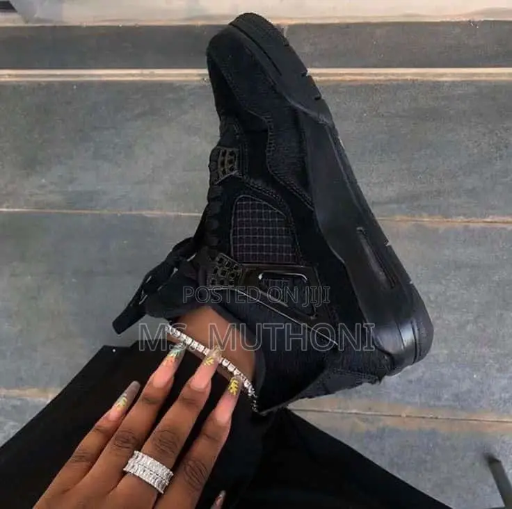*Jordan 4 Black Cat* _Sizes: 36,37,38,39,40_