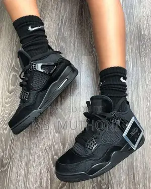 *Jordan 4 Black Cat* _Sizes: 36,37,38,39,40_