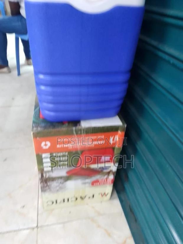Pacific 32ltr Cooler Box - thumbnail 3