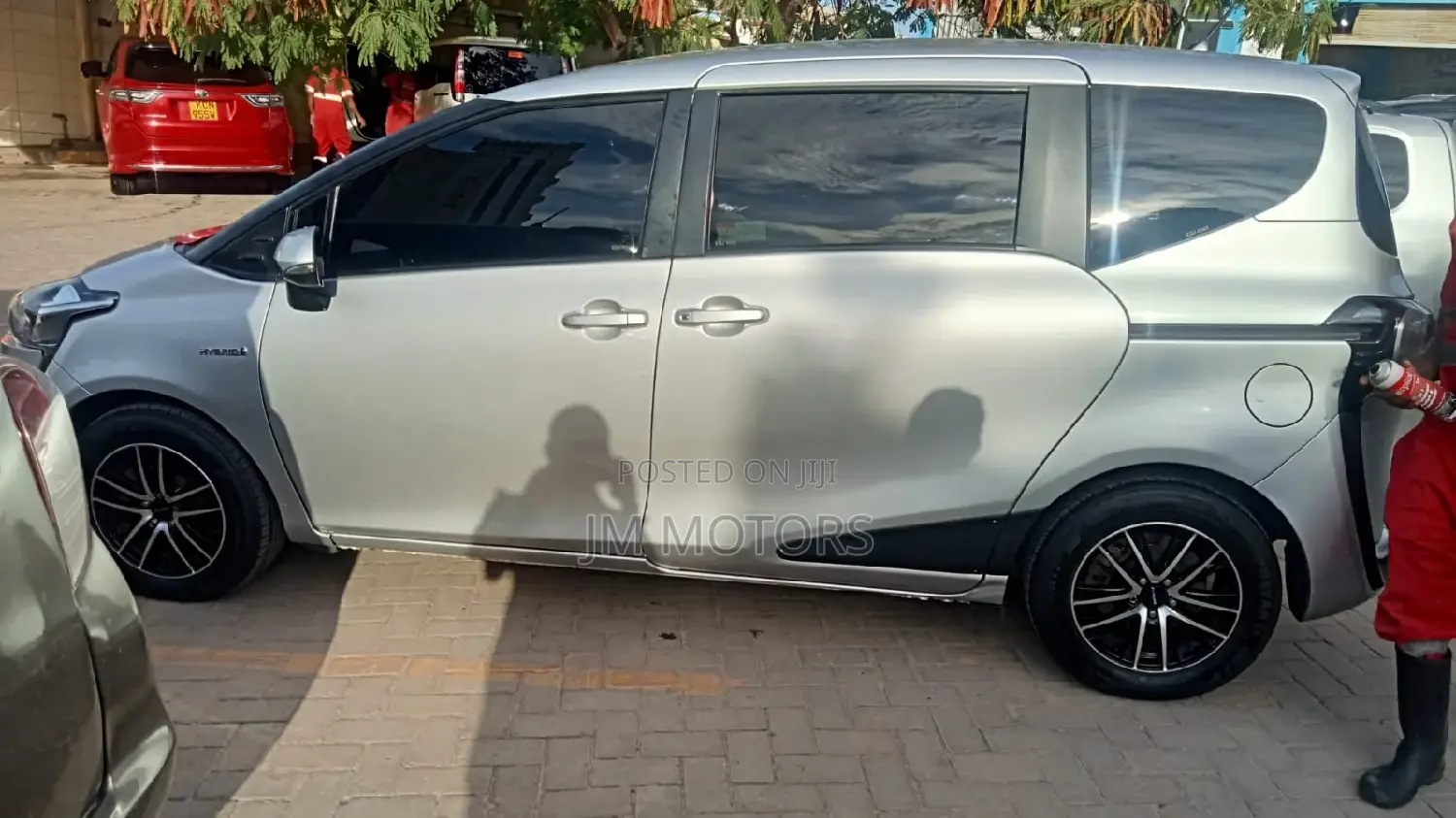 Toyota Sienta 2017 Silver