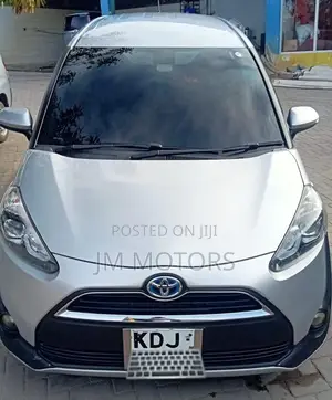 Toyota Sienta 2017 Silver