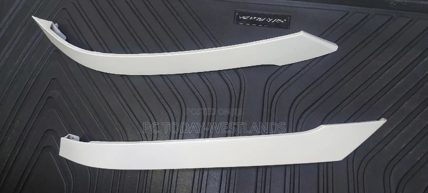 Toyota Vellfire Cover Headlamp, 5318158010A0 Genuine OEM Rt