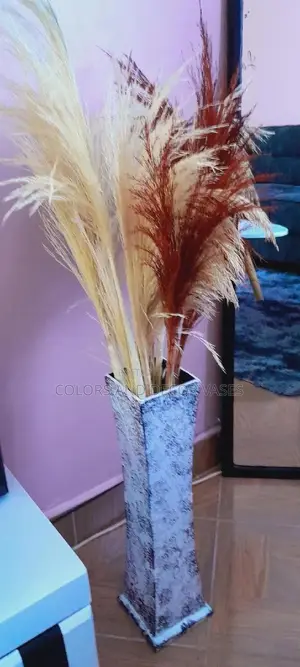 Vase Wooden and Pampas Grass Creamish White and Brown