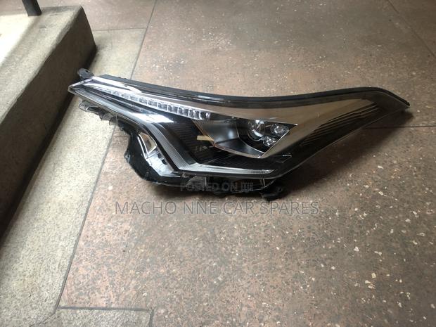 Toyota C-Hr 2018 Headlight - thumbnail 2