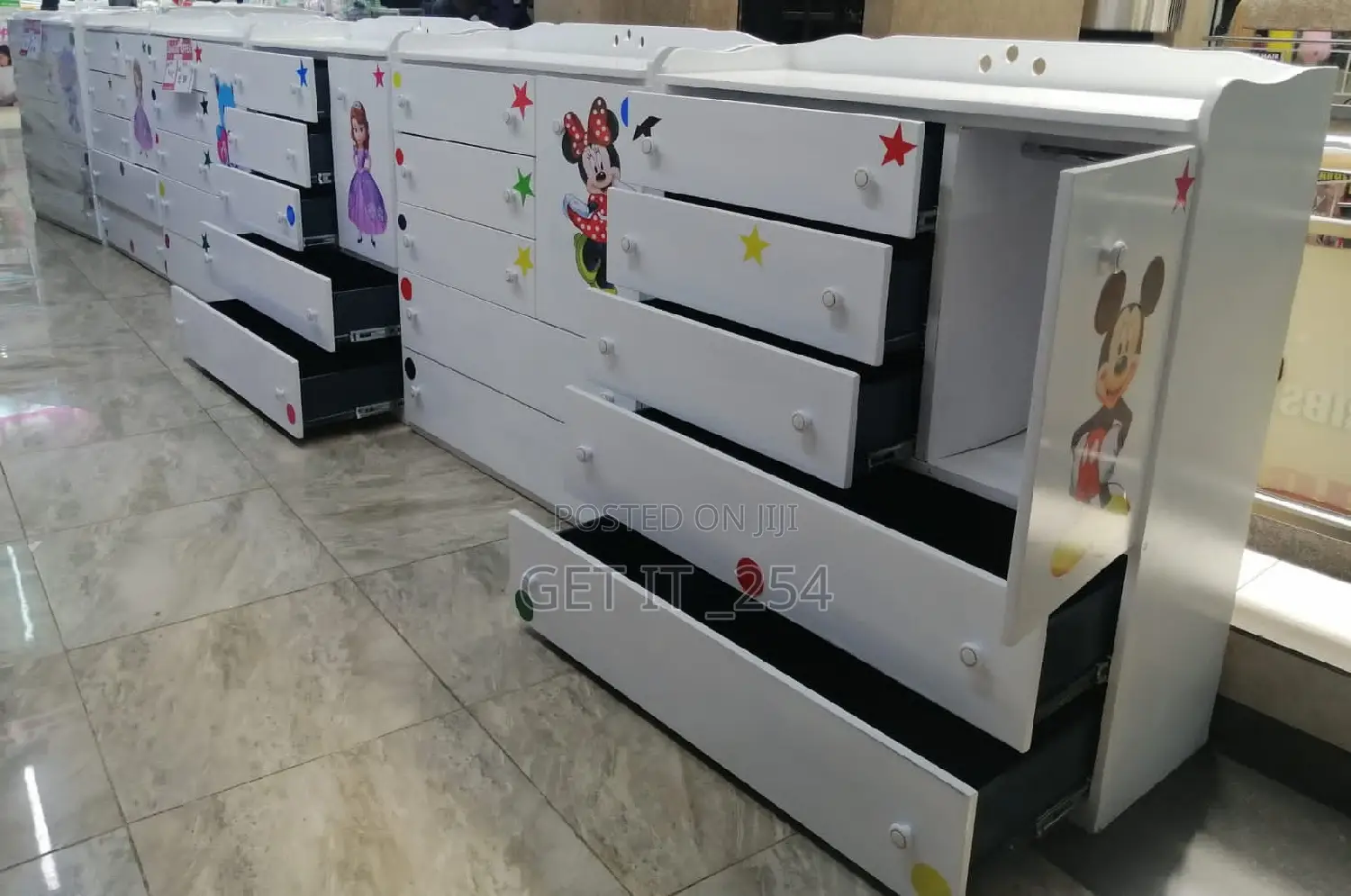 Kids Chest Drawers
4*4 Ft