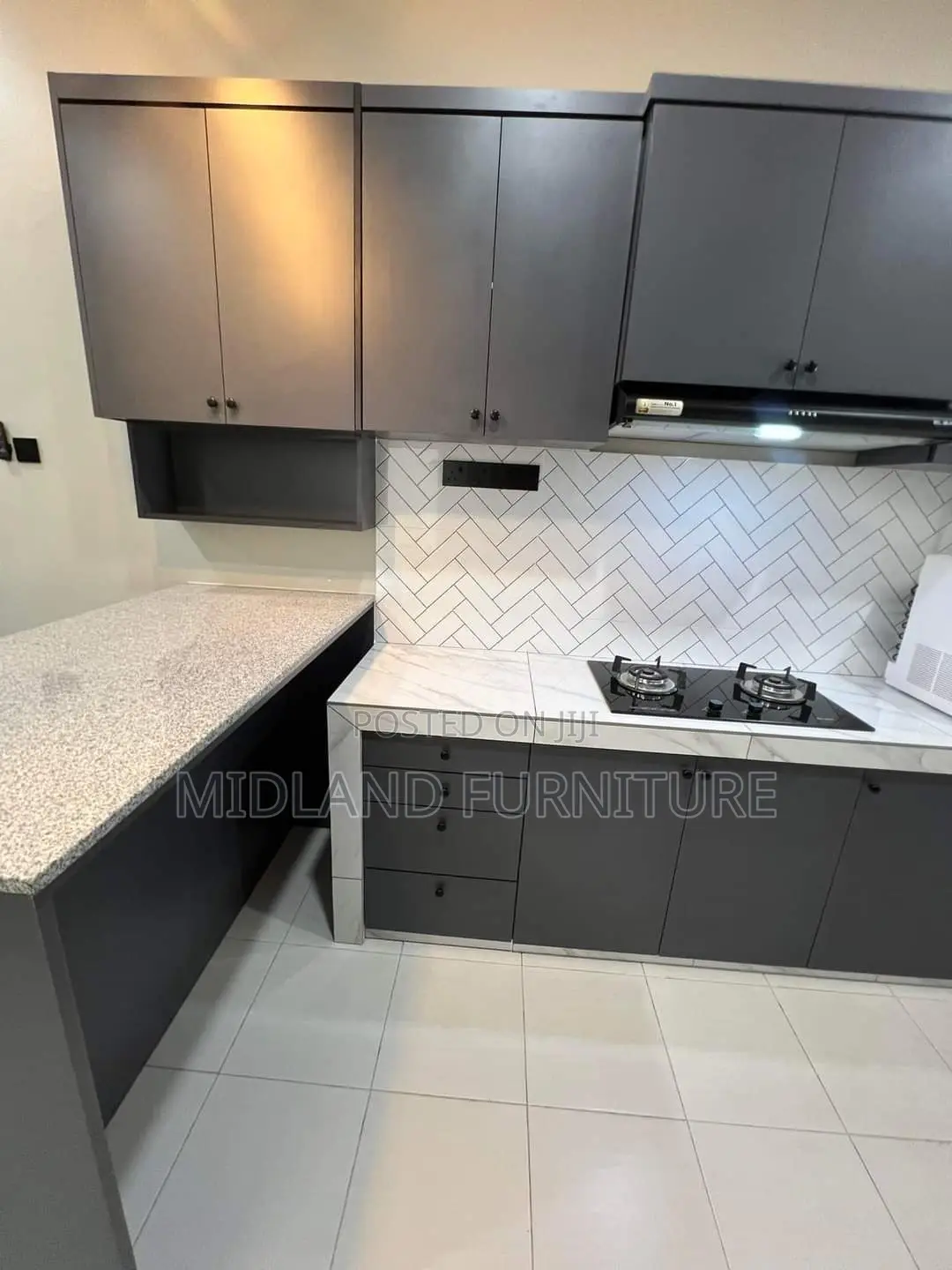 Modern Kitchen Cabinet / Kitchen Cupboard Fitter